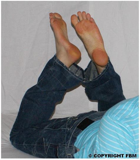 sexy male feet soles 